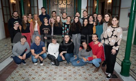 Gloriana está compuesto por 38 integrantes. Gloriana está compuesto por 38 integrantes.