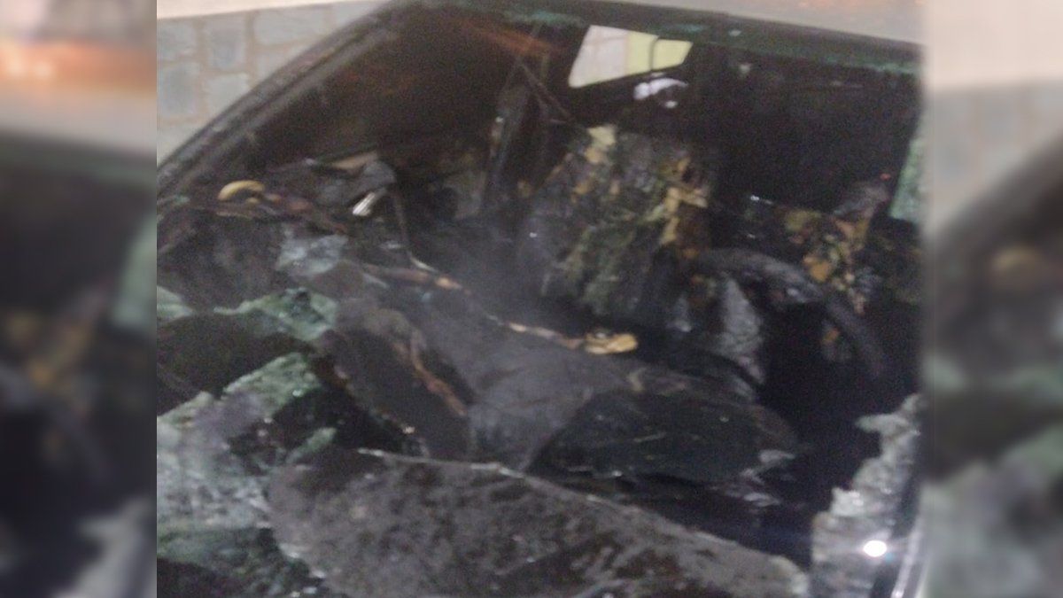 Así quedó el vehículo tras el incendio.