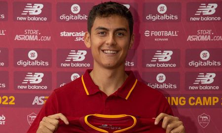 Dybala, cuyo último partido con Juventus fue el 16 de mayo ante Lazio, ya se entrenó dos veces con sus nuevos compañeros y si bien aún no está en su mejor forma física está más avanzado de lo que algunos suponían en ese sentido. Dybala, cuyo último partido con Juventus fue el 16 de mayo ante Lazio, ya se entrenó dos veces con sus nuevos compañeros y si bien aún no está en su mejor forma física está más avanzado de lo que algunos suponían en ese sentido.