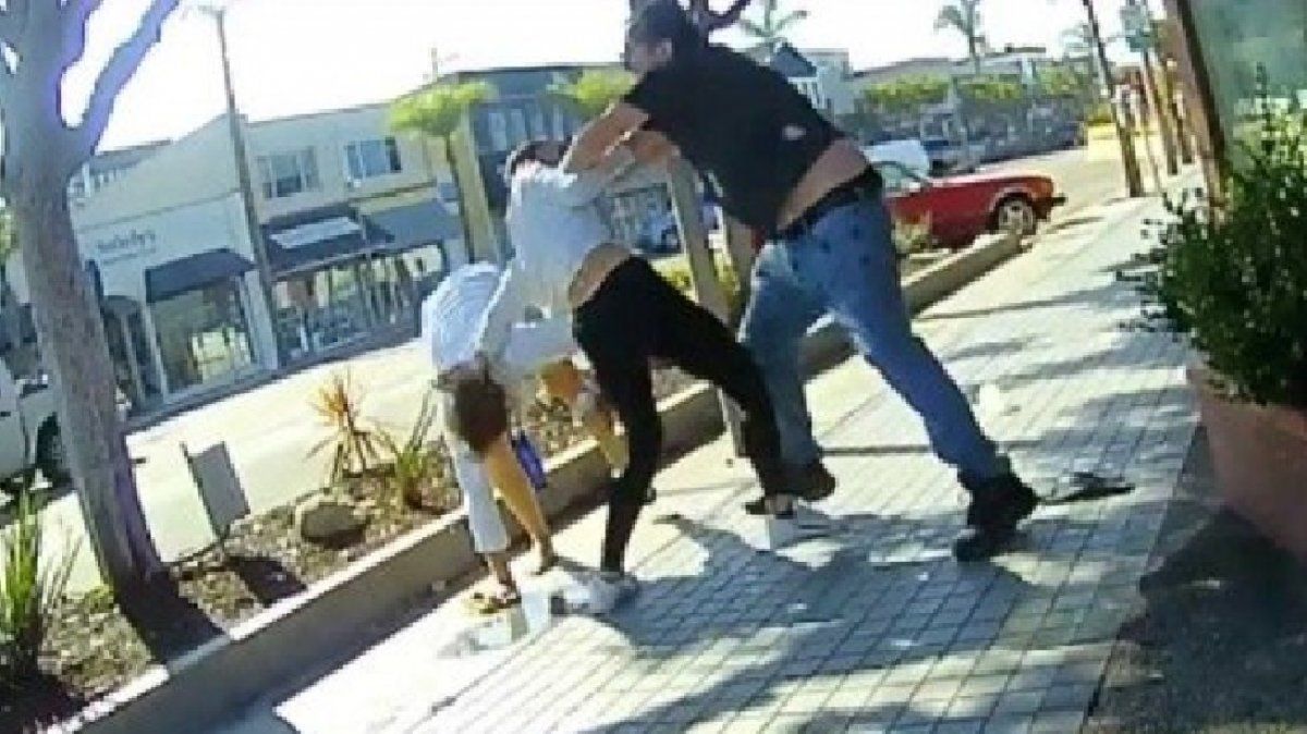 Una mujer le arroj&oacute; caf&eacute; hirviendo en la cara a un hombre que se negaba a usar mascarilla para prevenir el coronavirus