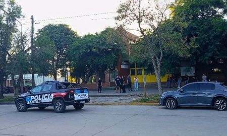 Un alumno de 15 años ingresó con una escopeta en una escuela de San Cristóbal y disparó contra sus compañeros Un alumno de 15 años ingresó con una escopeta en una escuela de San Cristóbal y disparó contra sus compañeros