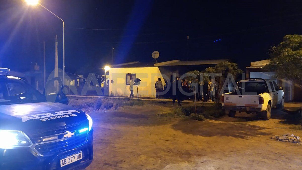 En Avenida Buenos Aires de Ceres, policías de la Comisaría 2da, de la 2da Zona de Inspección y de Comando Radioeléctrico trabajaron en la desarticulación de una fiesta.