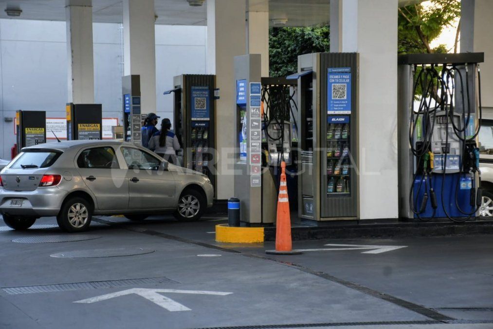 Hay expectativa en Santa Fe por los precios más bajos en combustibles de YPF durante las madrugadas.