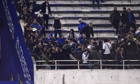 Hay siete personas internadas, dos están muy grave y uno seguramente perderá un ojo, detalló Fassi sobre los hechos de violencia que se registraron el miércoles por la noche en la platea Sur Alta del estadio de Vélez. Hay siete personas internadas, dos están muy grave y uno seguramente perderá un ojo, detalló Fassi sobre los hechos de violencia que se registraron el miércoles por la noche en la platea Sur Alta del estadio de Vélez.
