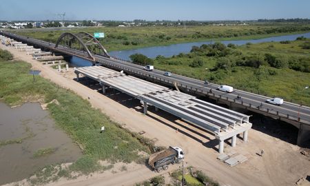 La obra que unirá Santa Fe y Santo Tomé cumple un año con un avance cercano al 35%. La obra que unirá Santa Fe y Santo Tomé cumple un año con un avance cercano al 35%.