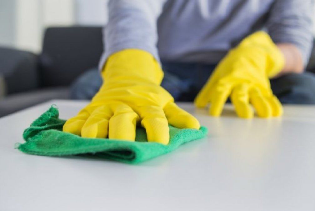 5 trucos de limpieza con refresco para el hogar que no conocías