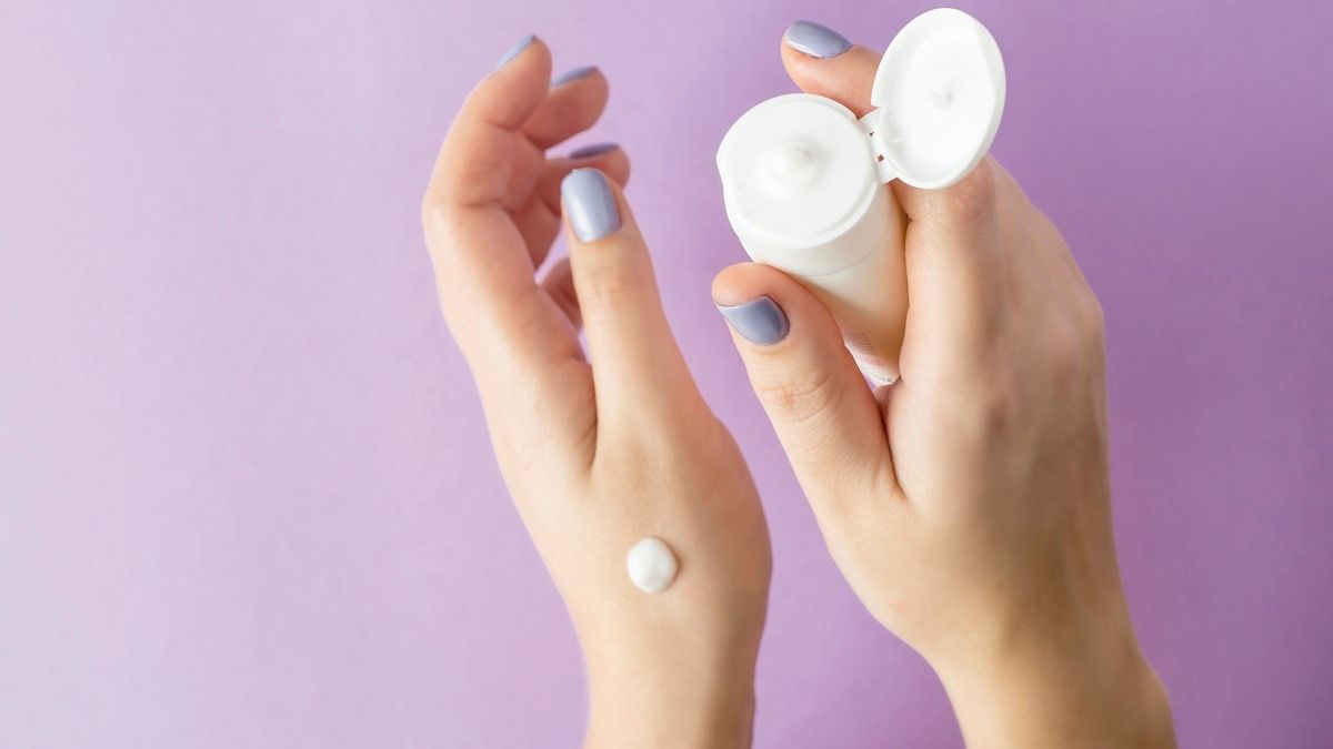 C&oacute;mo hidratar la piel de las manos de manera natural.