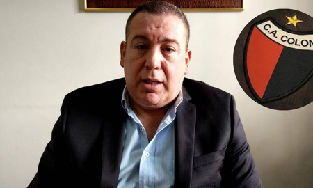 Dirigente que renunció al ser visto en la despedida de Riquelme y colaboró en Colón, volvió a Atlético Tucumán. Dirigente que renunció al ser visto en la despedida de Riquelme y colaboró en Colón, volvió a Atlético Tucumán.