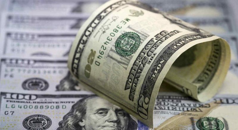 El dólar arranca la semana en alza y supera los $30
