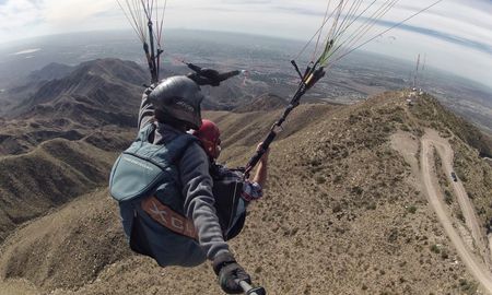 una turista coreana y un instructor mendocino, se accidentaron hoy en el Cerro Arco al practicar parapente en Mendoza. una turista coreana y un instructor mendocino, se accidentaron hoy en el Cerro Arco al practicar parapente en Mendoza.