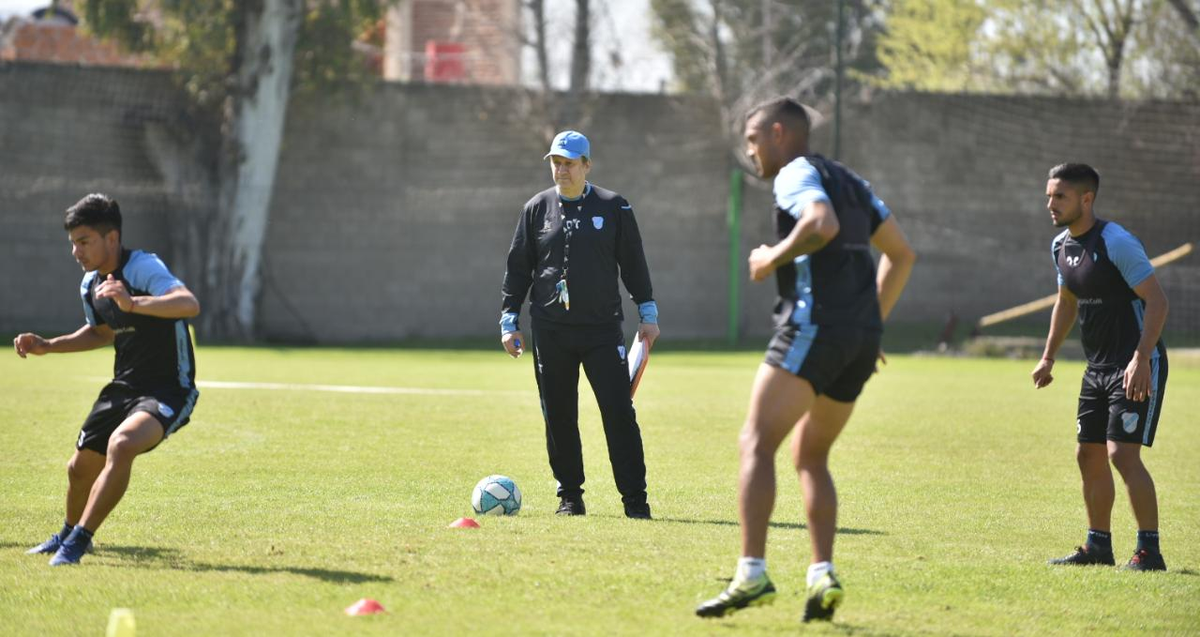 Walter Perazzo vuelve a ser el DT de Temperley tras su paso por Patronato. Walter Perazzo vuelve a ser el DT de Temperley tras su paso por Patronato.