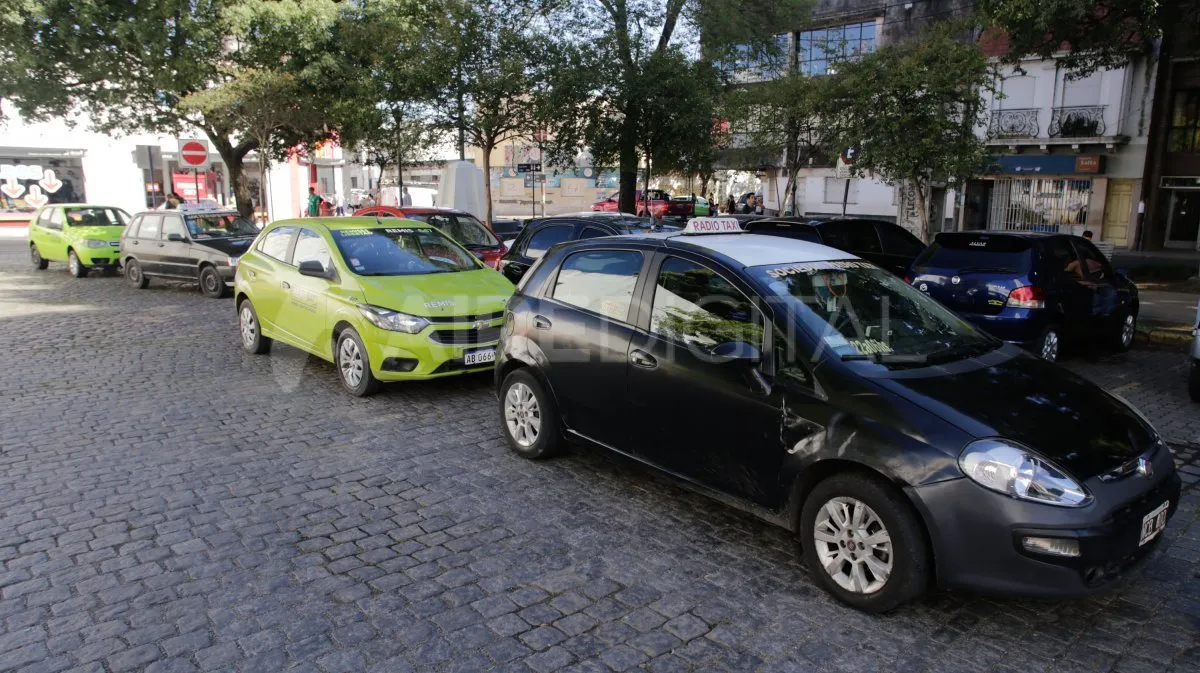 Este miércoles entregan otorgan 66 nuevas licencias de taxis y remises en Santa Fe.