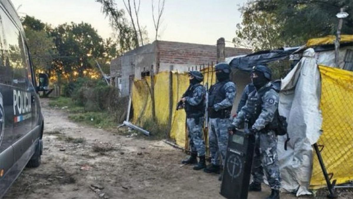 La Policía realizó 13 allanamientos por microtráfico y detuvo a 10 personas en la ciudad de Esperanza.