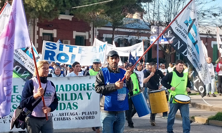 Festram se movilizó en Las Rosas en rechazo a los descuentos de días paro. Festram se movilizó en Las Rosas en rechazo a los descuentos de días paro.