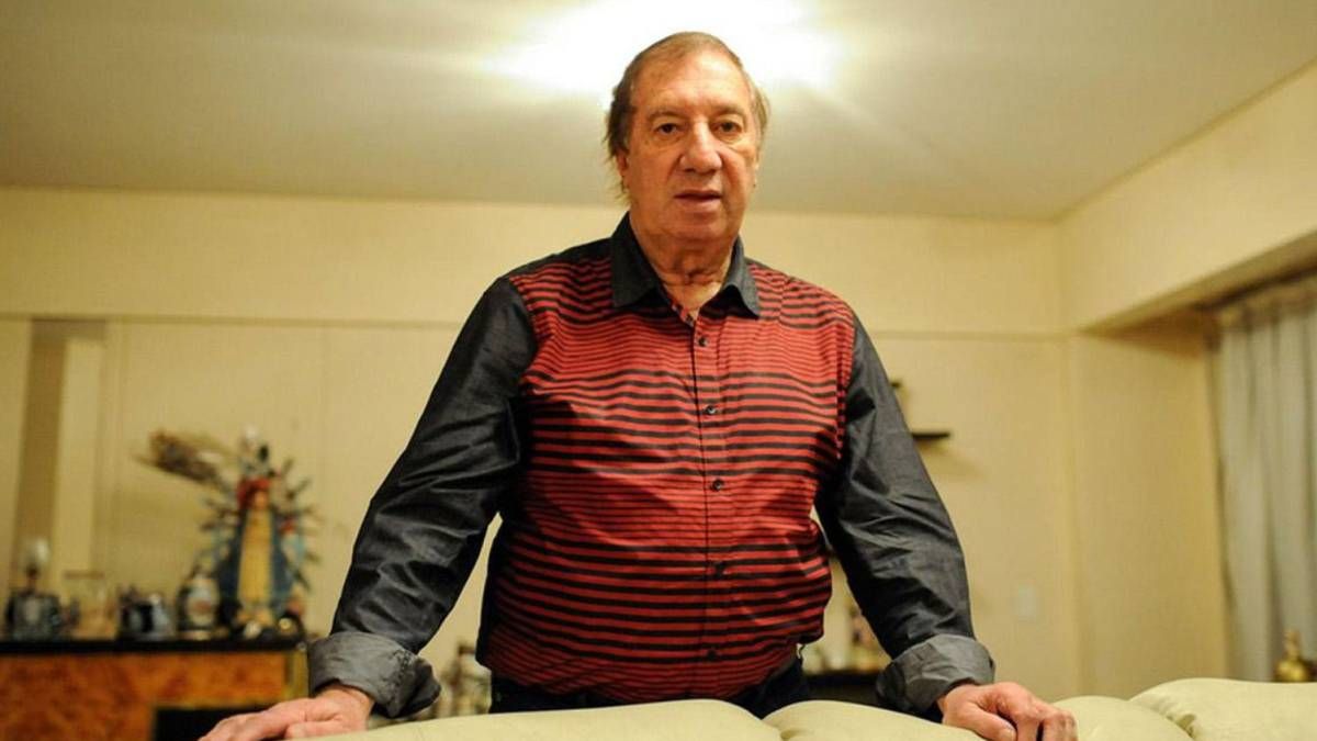 Bilardo fue trasladado a una clínica porteña y continúa en buen estado de salud