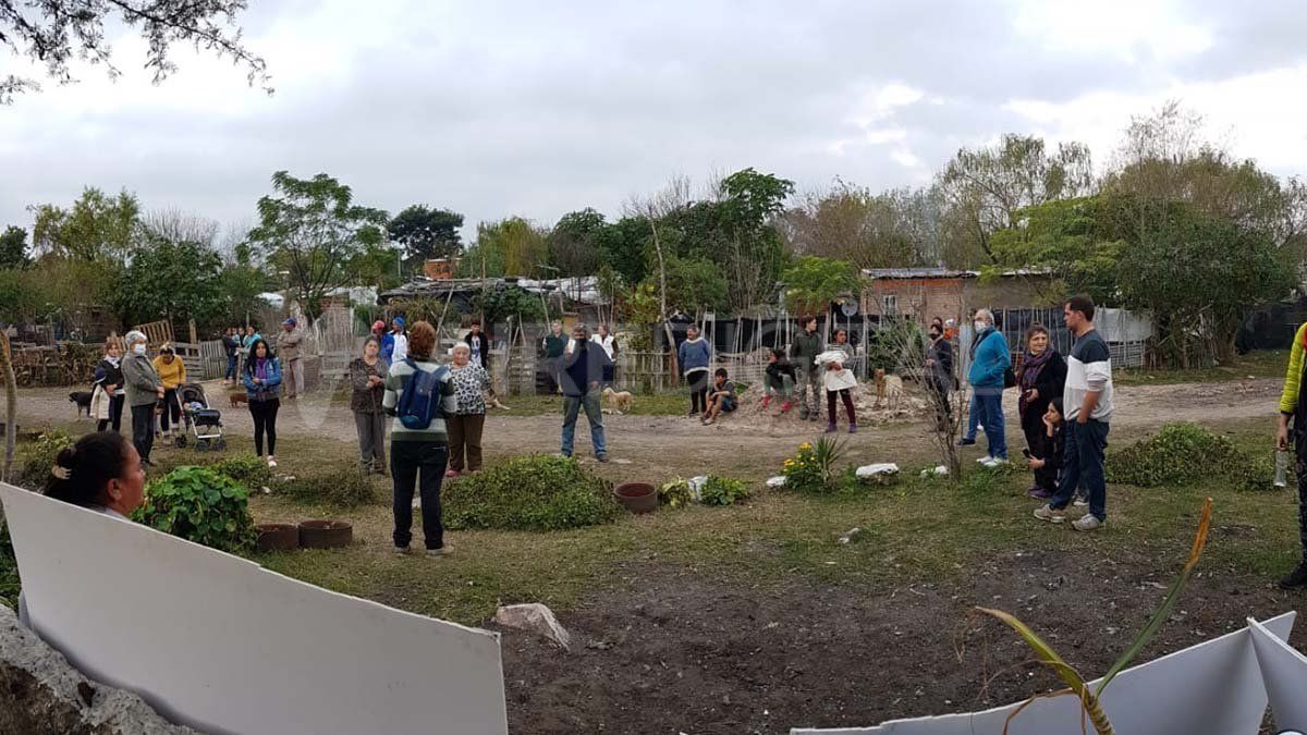 El proyecto contempla la ejecución de nuevos sistemas de redes viales, desagües pluviales y cloacales, iluminación, agua potable, peatonalización y viviendas.