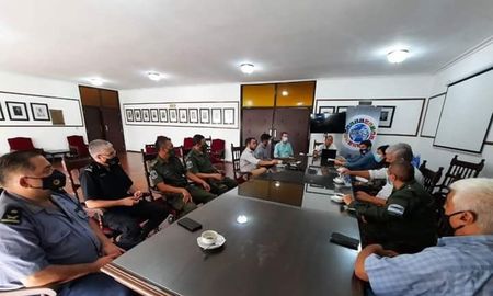 En el encuentro estuvieron presentes funcionarios del gabinete, autoridades de las diferentes fuerzas de seguridad de San Justo y los concejales. En el encuentro estuvieron presentes funcionarios del gabinete, autoridades de las diferentes fuerzas de seguridad de San Justo y los concejales.