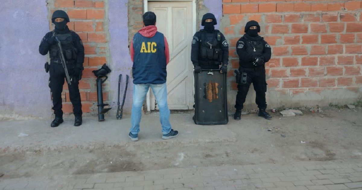 Los allanamientos fueron autorizados por el juez penal Jorge Patrizi.