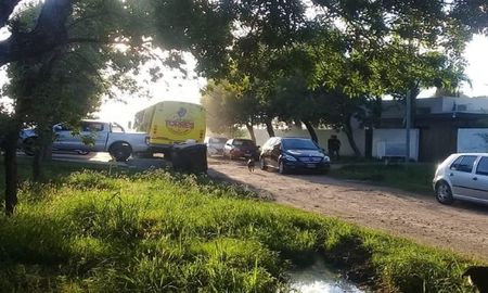 El cantante y su banda llegaron al inmueble invitados por sus anfitriones. Foto: El Roldanense El cantante y su banda llegaron al inmueble invitados por sus anfitriones. Foto: El Roldanense