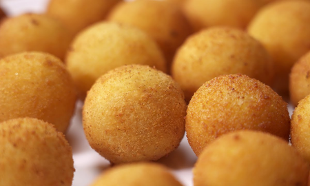 Cómo hacer bombas de papa al horno: la receta fácil y rica, con ingredientes que tenés en casa Cómo hacer bombas de papa al horno: la receta fácil y rica, con ingredientes que tenés en casa