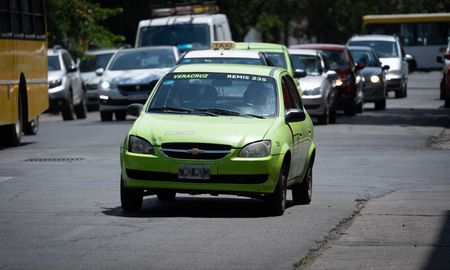Santa Fe avanzó con la reglamentación de los cambios para remises. Santa Fe avanzó con la reglamentación de los cambios para remises.