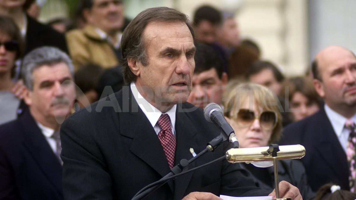 La llegada de Reutemann a la política argentina se dio en la década del 90, cuando era común que personajes de la farándula, del espectáculo o el deporte se convirtieran en candidatos o funcionarios públicos.