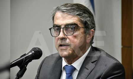 En la audiencia de esta mañana, presidida por el juez José Luis Mascali, el senador Traferri fue representado por una defensora oficial designada de oficio, ya que interpreta que no debe ser parte del proceso. En la audiencia de esta mañana, presidida por el juez José Luis Mascali, el senador Traferri fue representado por una defensora oficial designada de oficio, ya que interpreta que no debe ser parte del proceso.