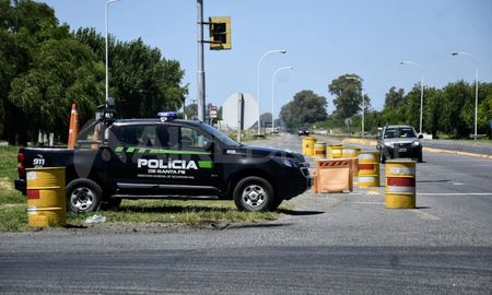 La ruta A012, en la zona de puertos del Gran Rosario, necesita urgentes reparaciones. La ruta A012, en la zona de puertos del Gran Rosario, necesita urgentes reparaciones.