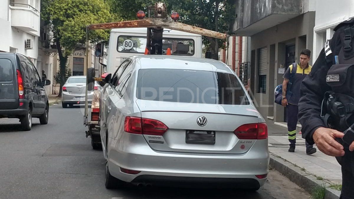 Uno de los autos retenidos por agentes municipales de la ciudad por realizar traslado de personas ilegal bajo la modalidad Uber.