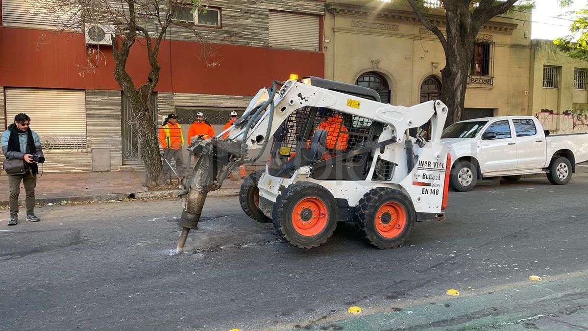 Este martes comenzaron los trabajos con asfalto en barrio Candioti Sur, luego se extenderán al micro y macrocentro.