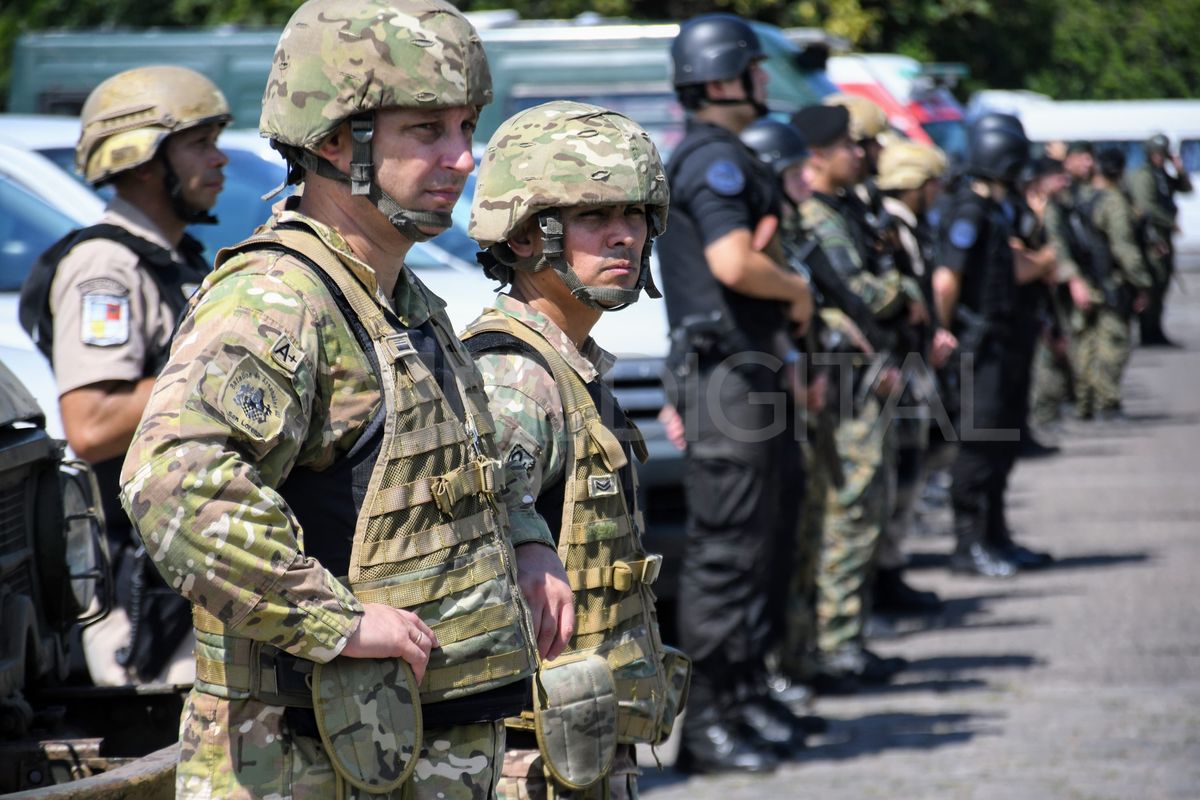 Este martes llegaron a Rosario helicópteros, lanchas y móviles del Ejército para el combate contra el narcotráfico.