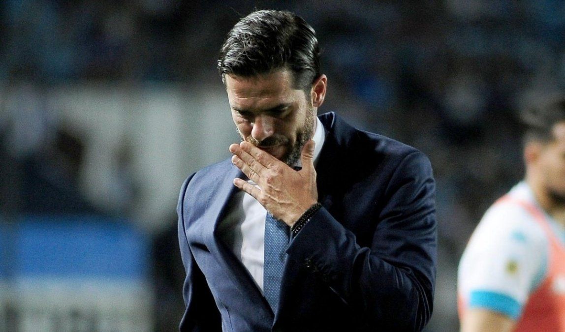 El director técnico de Racing celebró el triunfo ante Independiente con una particular foto con su nueva pareja.