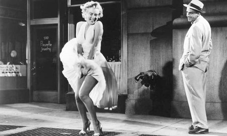 Escena de La tentación vive arriba cuando a Marilyn Monroe se le levantó el icónico vestido blanco.