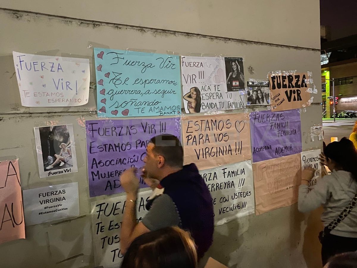 Amigos y familiares de Virginia Ferreyra, la profesora baleada en Rosario el sábado a la noche en una parada de colectivos de la zona sur, realizaron un abrazo solidario en el Hospital de Emergencias Clemente Álvarez (Heca)