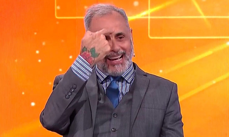 Jorge Rial tenía la intención de hacerse una limpieza de cutis pero se animó a un retoquecito estético, y lo contó en TV Nostra. Jorge Rial tenía la intención de hacerse una limpieza de cutis pero se animó a un retoquecito estético, y lo contó en TV Nostra.