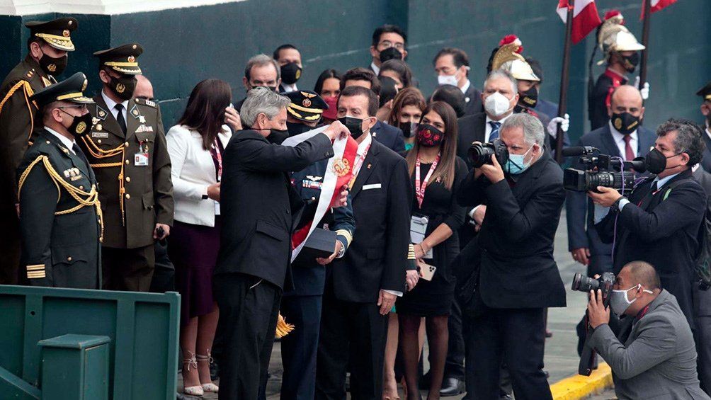 Pedro Castillo asumió este miércoles como presidente de Perú en la sede del Congreso. Foto: AFP.