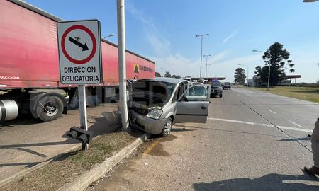 Por el accidente a la salida del peaje del Túnel Subfluvial no se reportaron heridos. Por el accidente a la salida del peaje del Túnel Subfluvial no se reportaron heridos.