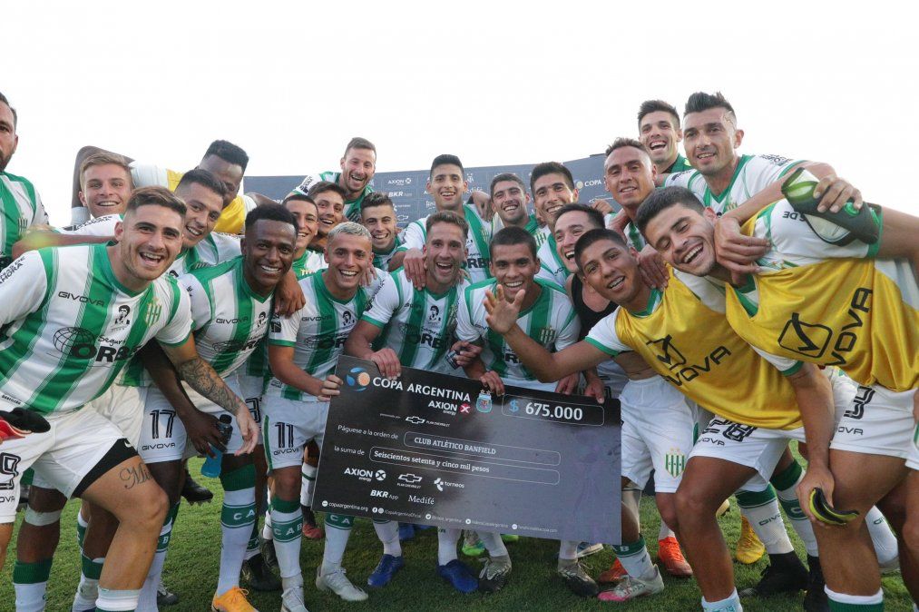Banfield hizo pesar la categoría y venció a Guemes de Santiago del Estero por los 32avos de final de la Copa Argentina.