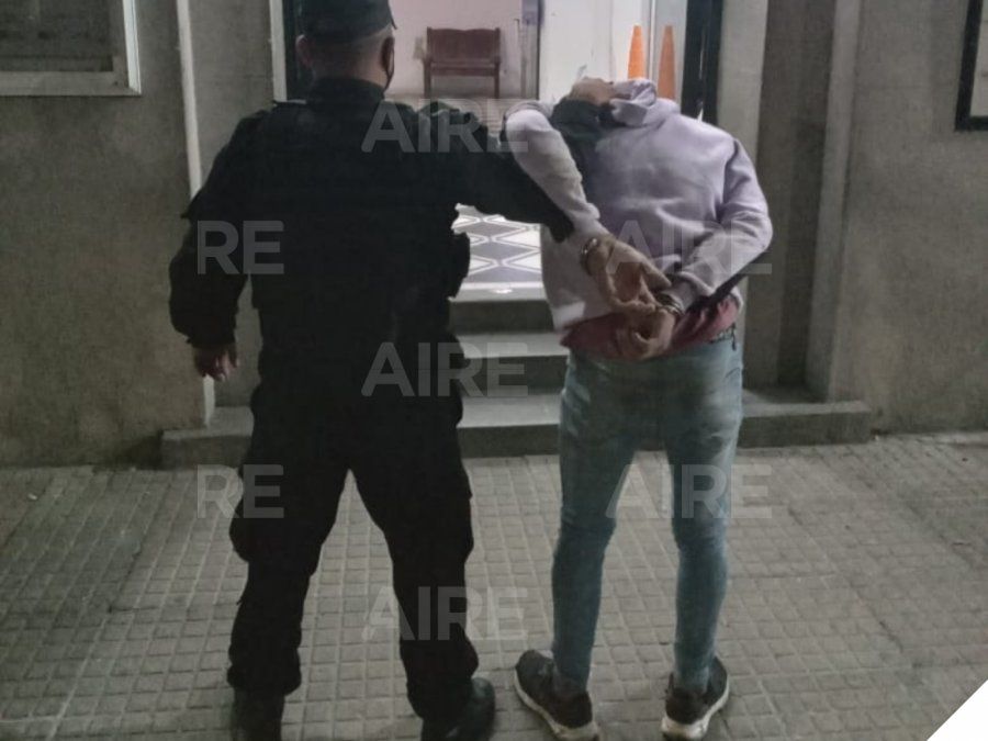 El muchacho de 24 años fue trasladado a la sede de la subcomisaría 14.