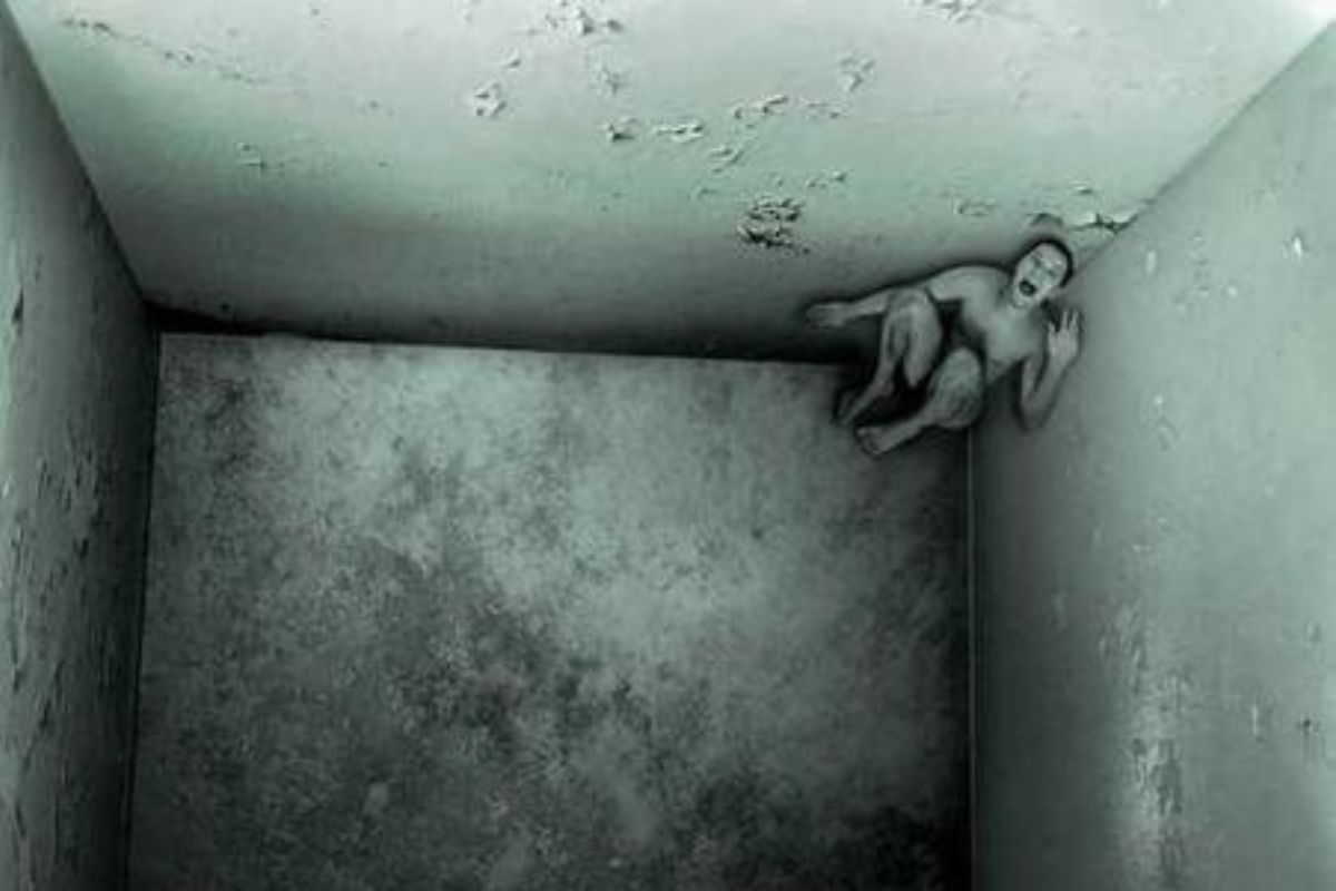 Soñar que estás atrapado suele simbolizar una falta de libertad en la vida personal. Soñar que estás atrapado suele simbolizar una falta de libertad en la vida personal.