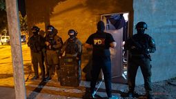 La Policía de Investigaciones detuvo a cinco personas en Laguna Paiva tras realizar 11 allanamientos por microtráfico. La Policía de Investigaciones detuvo a cinco personas en Laguna Paiva tras realizar 11 allanamientos por microtráfico.