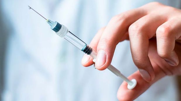 La nueva droga, denominada vosoritida, ya está disponible comercialmente y se espera que esto facilite el acceso para las personas con acondroplasia y sus familias.
