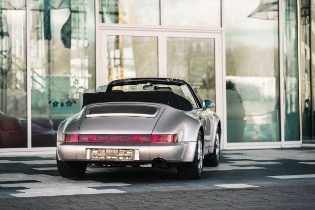 El Porsche 911 que utilizó Diego Maradona en España fue subastado en poco más de medio millón de dólares.