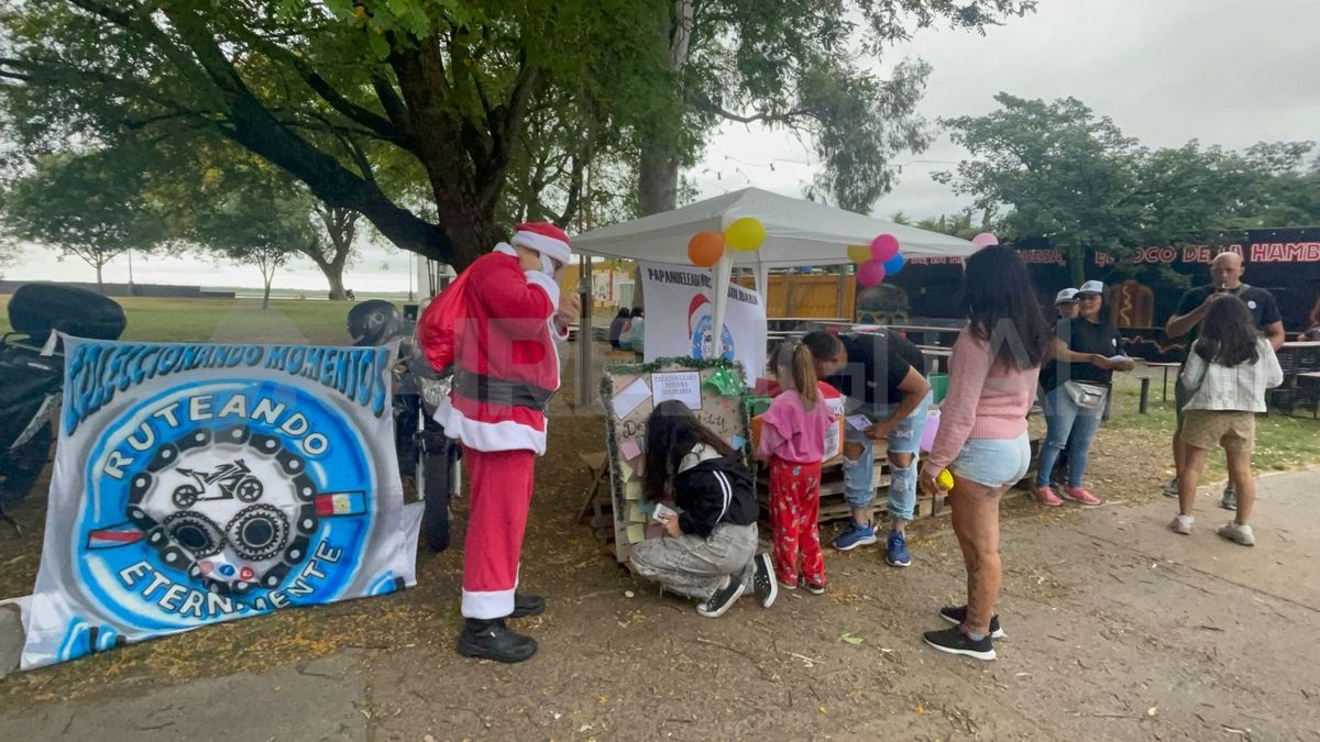 Papanoeleada Motera Solidaria en la Costanera Este Papanoeleada Motera Solidaria en la Costanera Este