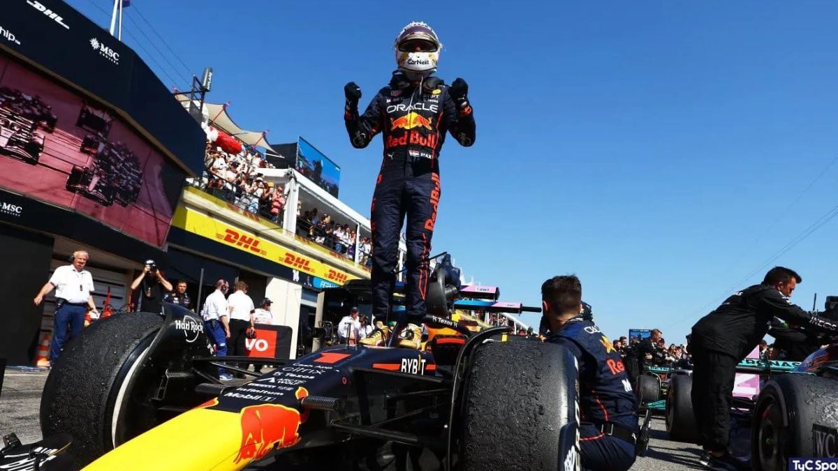 Max Verstappen aprovechó de gran manera el retiro de Charles Leclerc y se quedó con el Gran Premio de Francia, extendiendo aún más la ventaja en el campeonato. Ahora en Hungría intentará sumar puntos importantes para darle tranquilidad en el campeonato antes del receso de verano.