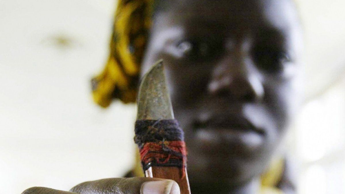 La mutilación genital femenina es un tipo de violencia de género que afecta a unas tres millones de niñas por año y cuya consecuencia es que