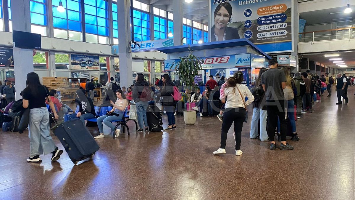 Intenso movimiento en la Terminal de Ómnibus de Santa Fe