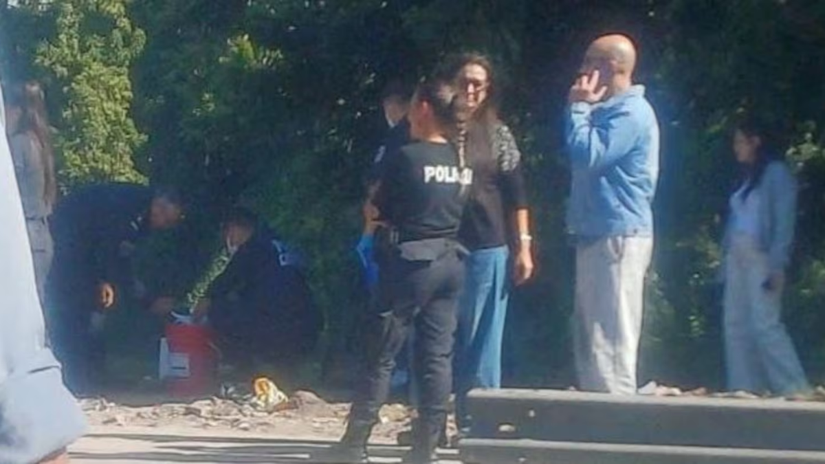 Un vecino halló los restos humanos y dio aviso a la policía. Un vecino halló los restos humanos y dio aviso a la policía.