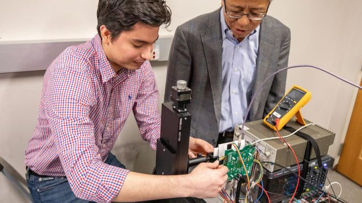 Un grupo de científicos crearon un chip que permite tener visión de rayos X. Un grupo de científicos crearon un chip que permite tener visión de rayos X.