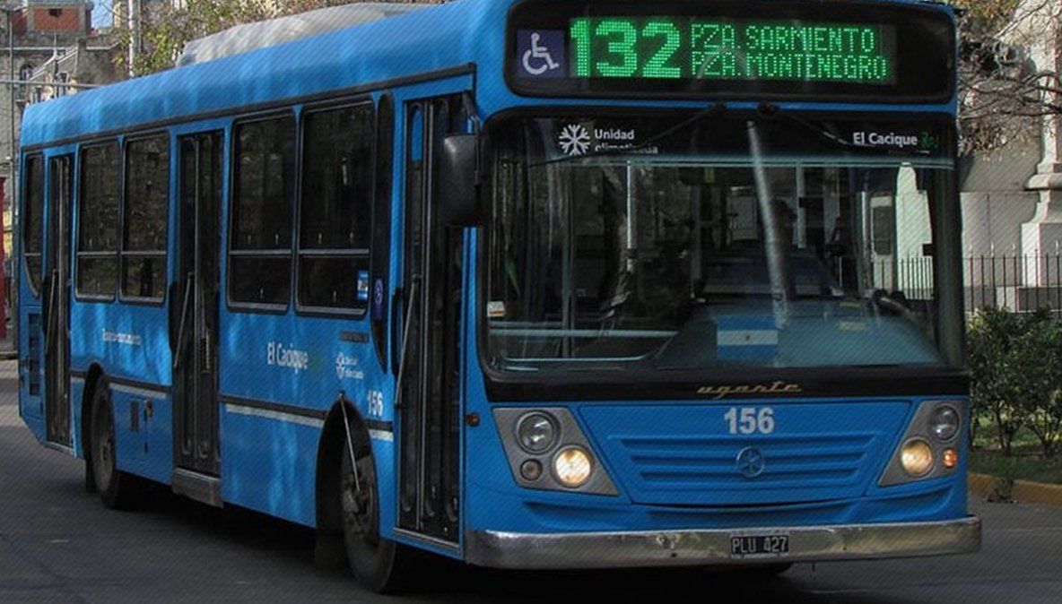 El chofer trabaja para la empresa El Cacique